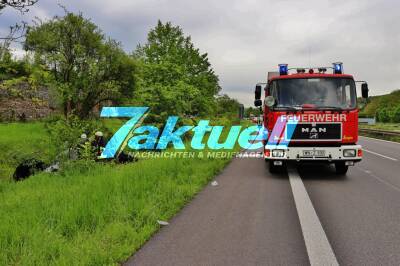 BMW Fahrer übersieht Stauende - Schwerer Unfall auf der Bundesstraße 29 - Feuerwehr im Einsatz