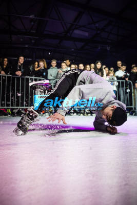 Eislaufen statt Zocken: Icefreestyle-Battle auf der Waldau in Stuttgart - Jung und Alt duellieren sich vor großem Publikum