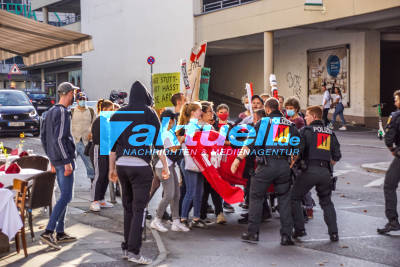 Stuttgart Mitte: Gegenproteste bei AfD Veranstaltung im Rathaus - Vereinzelte Festnahmen