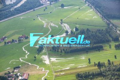 Nach Regenfällen: Luftbilder vom Bodensee mit Gewitterwolken, volle Zuflüsse zum See und Rhein (Footage, Schnittbilder)