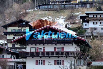 Kupferdach durch Sturmtief YLENIA  von einer Pension in Berchtesgaden abgedeckt - Großer Schaden - 