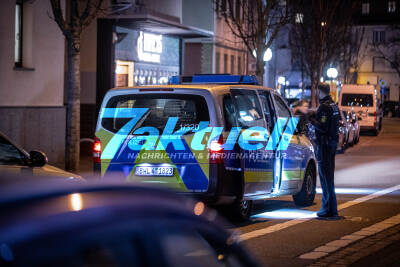 Messerattacke in Fellbach: 16-Jähriger am Berliner Platz schwer verletzt gefunden - Polizei sichert Tatort ab - 19-Jähriger Kontrahent festgenommen