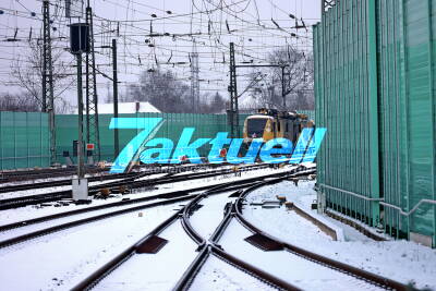 Brennender Geisterzug rollt führerlos 15 Kilometer weit in Richtung Salzburg, ehe er im Bahnhof Freilassing auf Prellbock geleitet wird