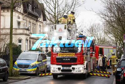 Festnahme fehlgeschlagen - Feuerwehr muss Dach absuchen - Ist der Verdächtige durch das Fenster abgehauen? Forellstrasse Recklinghausen-Süd