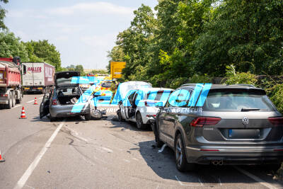 Mehrere Verletzte bei Schwieberdingen: Verkehrsunfall auf das B10 Höhe Anschlussstelle Industriegebiet Schwieberdingen