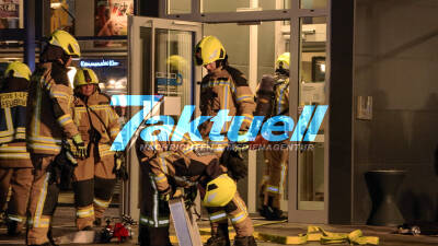 Feuerwehr Coesfeld probt Brand in Kino: Dummy gerettet, Video zum Einsatz