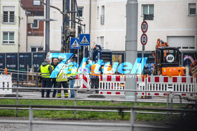 Gasleck: Operationen abgesagt, OP-Patienten verlegt! Großflächige Sperrungen nach Gasaustritt an Baustelle - Großeinsatz mit 100 Einsatzkräften