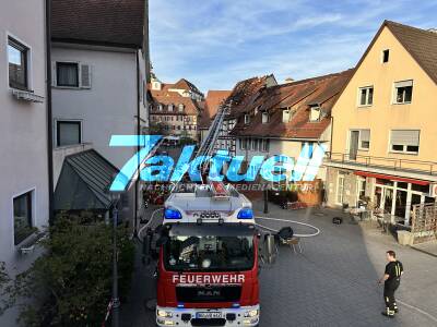 Großbrand in Altstadt von Waldenbuch - Feuer von historischem Haus greift auf weiteres Fachwerkhaus über - 1 Hund tot