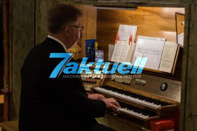 Staatssekretärin Friedlinde Gurr-Hirsch und Landesbischof D. Frank O. July zu Besuch bei der Wiedereinweihung der Jakobus-Stadtkirche Brackenheim