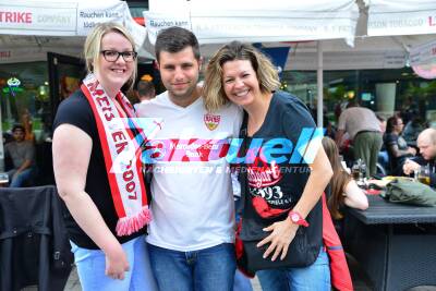 VfB gegen Hannover: Fans schauen das Spiel im Palm Beach