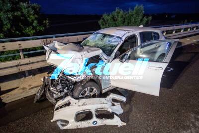 Tödlicher Unfall auf der A81: Frau fährt mit BMW gegen Sattelzug und stirbt