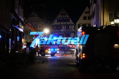 4 Tote nach Gebäudebrand in der Innenstadt - 6 Personen gerettet - Feuerwehr im Großeinsatz