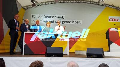 Angela Merkel spricht in Heilbronn - Wahlkampf auf dem Kiliansplatz mit dem Innenminister Thomas Strobl und den CDU Abgeordneten und Kandidaten des Kreis HN