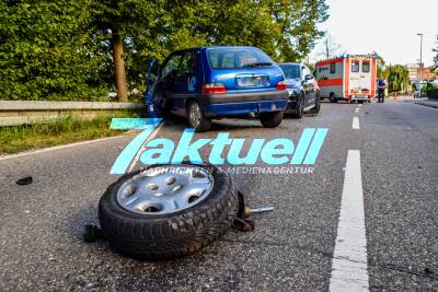 PKW-Fahrer offenbar eingeschlafen: Heftiger Frontalcrash mit 3 Fahrzeugen in Bruchsal - Vorderrad herausgerissen - Fahrer schwer verletzt