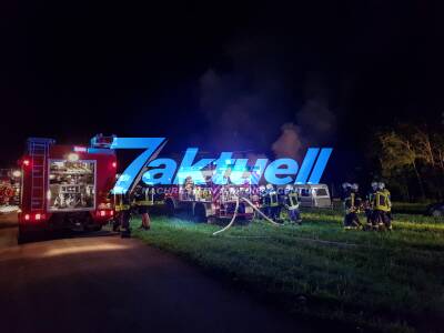 Landwirtschaftliche Maschinenhalle ausgebrannt - Großeinsatz von Feuerwehr, Polizei und THW in Bad Überkingen