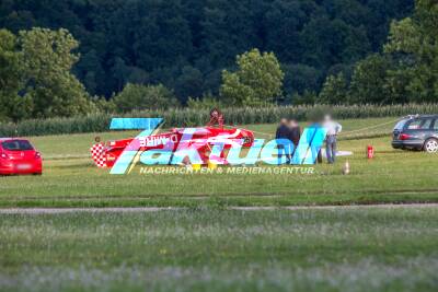 Flugunfall auf dem Flugplatz Hornberg: Motorflugzeug liegt auf dem Dach