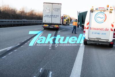 Vollsperrung A81 nach LKW Unfall - 3 LKWs teils schwer beschädigt - mind. 1 Fahrer verletzt