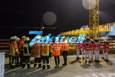 ÜBUNG Bergwacht und Höhenrettung proben an S21 Großbaustelle den Ernstfall, Rettung aus der Höhe