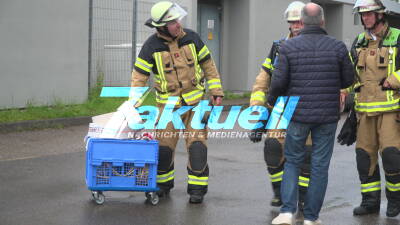 HW Einsatzlage in Stuttgart: Tiefgarage wird leergepumpt - Feuerwehr im O-Ton zur Lage in der Landeshauptstadt  -  Stadtbahn unterbrochen wegen unterspültem Gleis