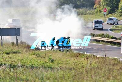 Mercedes in Vollbrand nach technischem Defekt – B29 zeitweise voll gesperrt